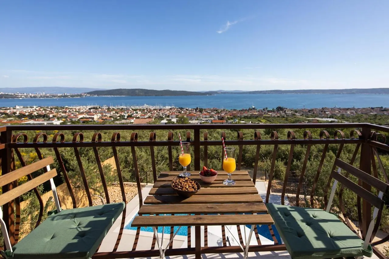 Villa Tempera Kastela 0*,  Croatia