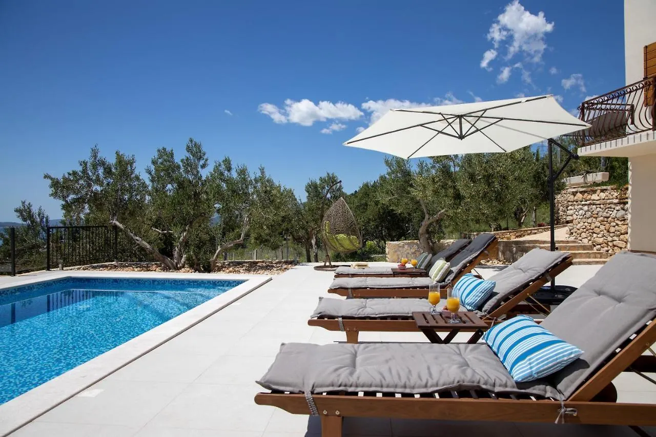 Villa Tempera Kastela 0*,